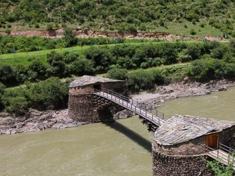 我很較牛的木橋不用一釘一鉚六百年不倒，紅軍長(zhǎng)征曾經(jīng)過(guò)